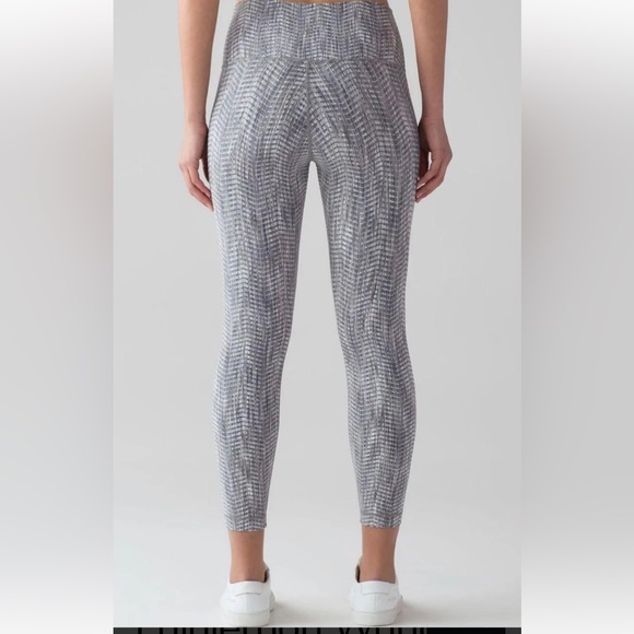 Lululemon - Picture 3 of 11